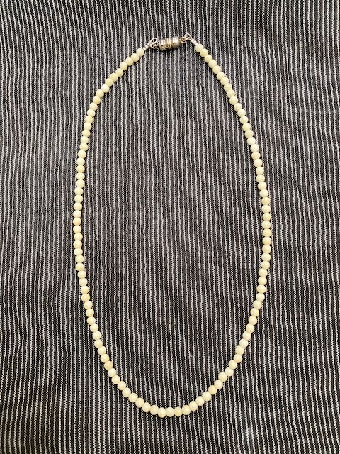 象牙玉ネックレスの画像