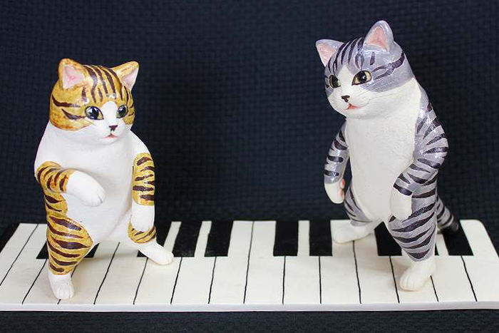 すみ田理恵 作 猫とピアノ 猫の焼き物たち 皿や器や招き猫｜創作品