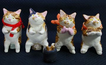 水谷 満 作 たき火セット　猫の焼き物たち 皿や器や招き猫の画像