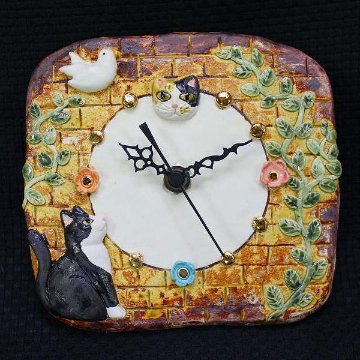 すみ田理恵 作猫の時計 猫の焼き物たち 皿や器や招き猫画像