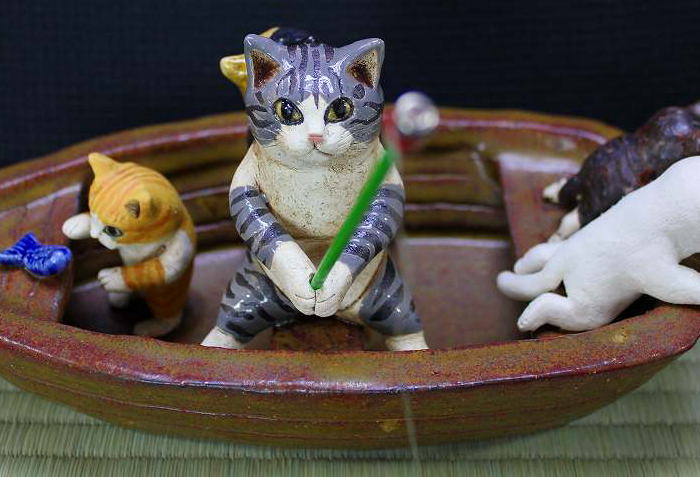 すみ田理恵 作 猫の釣り舟 猫の焼き物たち 皿や器や招き猫画像