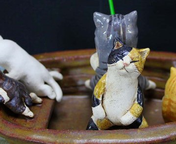 すみ田理恵 作 猫の釣り舟 猫の焼き物たち 皿や器や招き猫画像