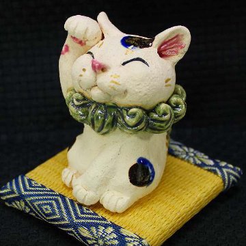 おちょこ 作 ちび招き猫 右 猫の焼き物たち 皿や器や招き猫画像