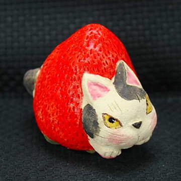 岡村洋子 作 猫かぶり いちご 黒 ねこども 猫の焼き物たち 皿や器や招き猫の画像