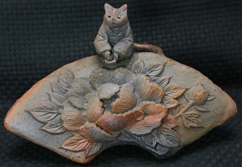 水谷満 作 牡丹の花入れ 猫の焼き物たち 皿や器や招き猫画像