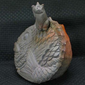 水谷満 作 鯛の花入れ 猫の焼き物たち 皿や器や招き猫の画像