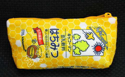 保冷豆乳ポーチ 全6種コンプリートセット/調製豆乳/おいしい無調整豆乳/豆乳飲料 はちみつ/豆乳飲料 いちご/豆乳飲料 バニラ　タカラトミーアーツxキッコーマン カプセルトイ ガチャガチャ ガシャポンの画像