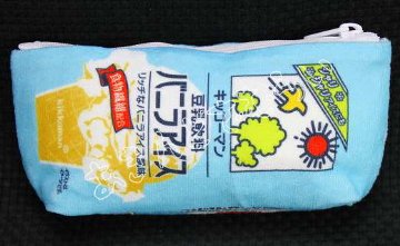 保冷豆乳ポーチ 全6種コンプリートセット/調製豆乳/おいしい無調整豆乳/豆乳飲料 はちみつ/豆乳飲料 いちご/豆乳飲料 バニラ　タカラトミーアーツxキッコーマン カプセルトイ ガチャガチャ ガシャポンの画像