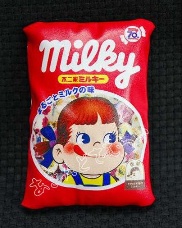 不二家ミルキー復刻版パッケージミニポーチ レインボー カプセルトイ ガチャガチャ ガシャポン ガチャポンの画像