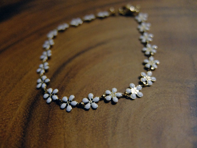 ブレスレット　小花・白の画像