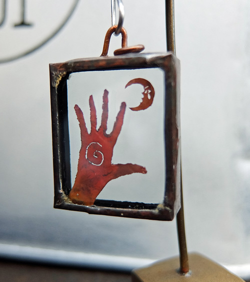 Copper Pendant top , 手と月の画像