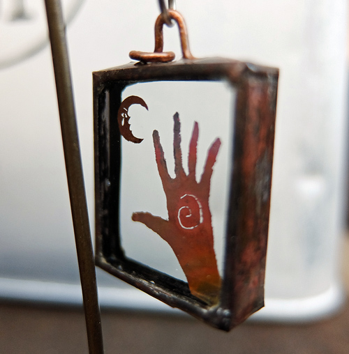 Copper Pendant top , 手と月画像