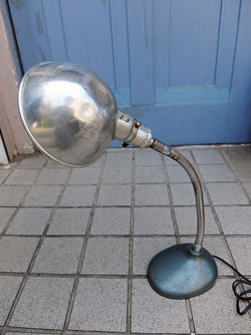 デスクランプ　青緑色の台座の画像