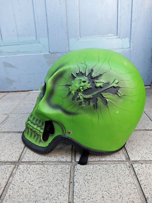 skull helmet画像