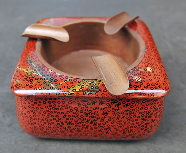 灰皿 鹿の子・蕾の文様の画像