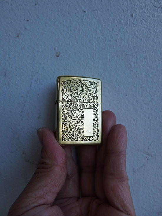 zippo 唐草金色の画像