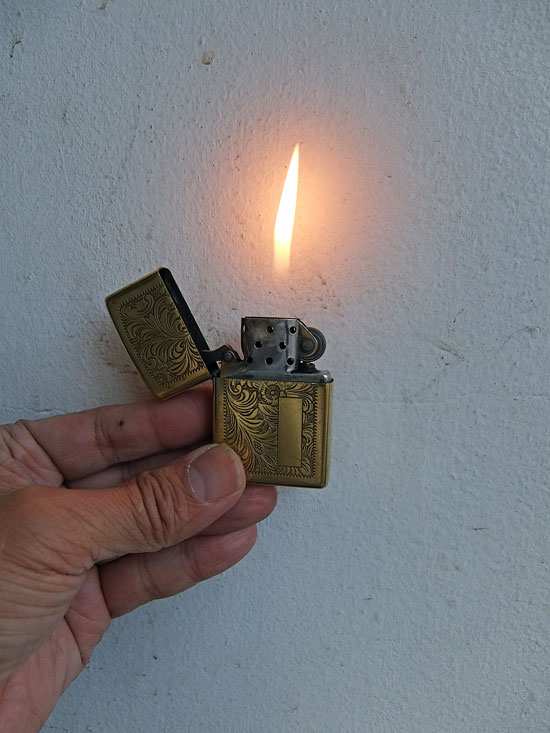 zippo 唐草金色の画像