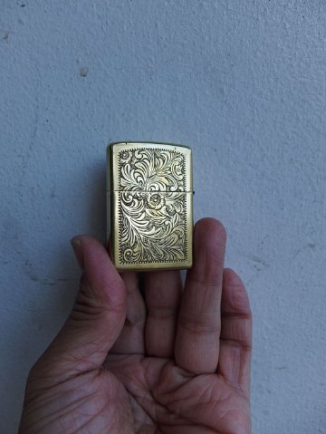 zippo 唐草金色の画像