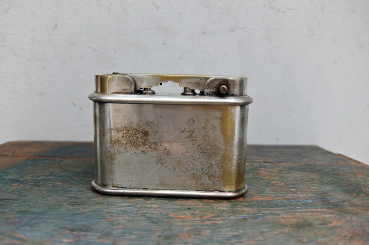 table lighter (French)の画像