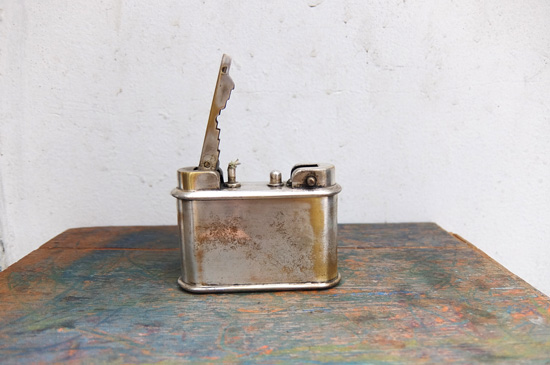 table lighter (French)の画像