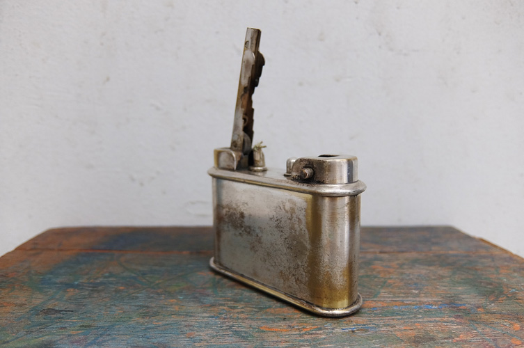 table lighter (French)の画像