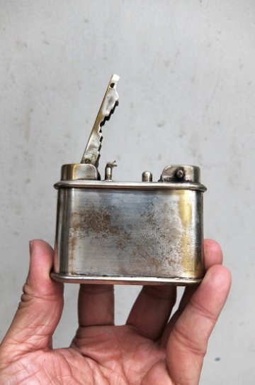 table lighter (French)の画像