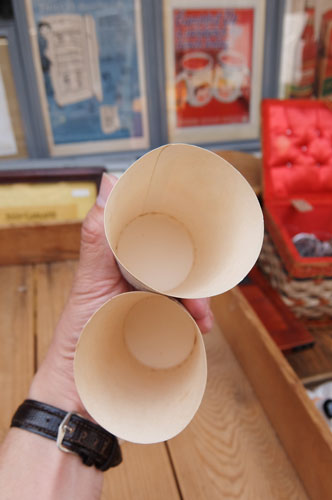 ビールコップ　紙製の画像