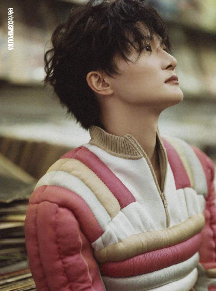 【メール便送料無料】雑誌/ COSMOPOLITAN時尚伊人 2024年5月 中国版　周深（ジョウ・シェン）：表紙2種類ランダム発送！記事掲載！ コスモポリタン　中国雑誌 CHINA MAGAZINEの画像