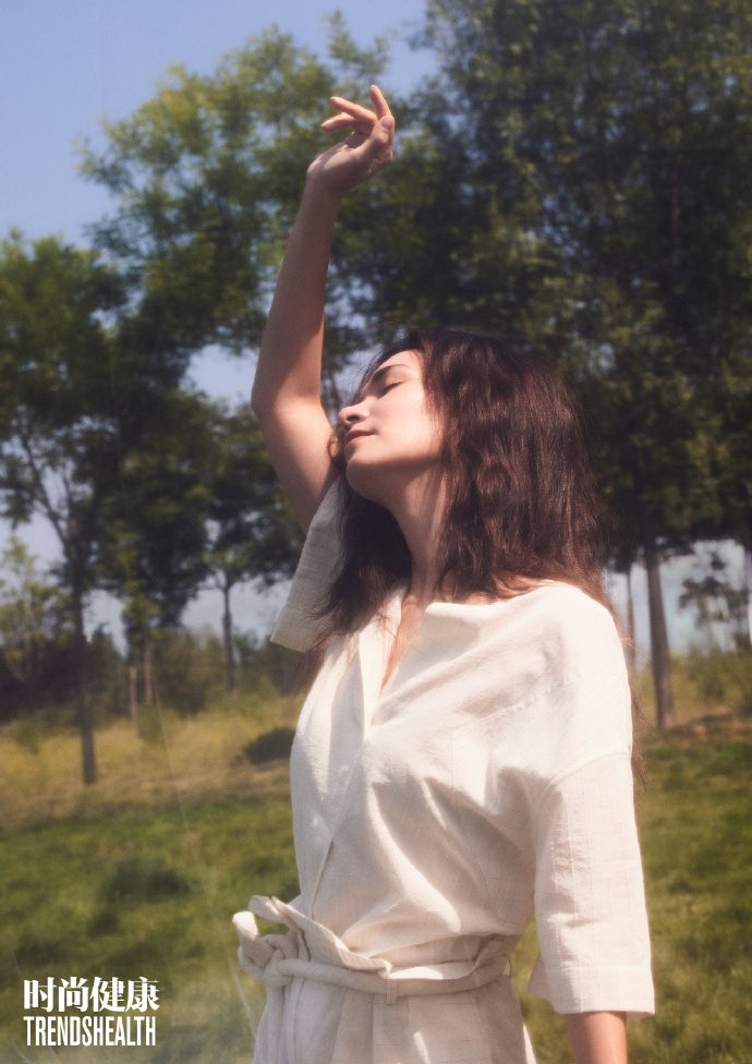 【メール便送料無料】雑誌/ 時尚健康雜志 TRENDS HEALTH 2024年5-6月合刊 中国版　盧靖姍（セリーナ・ジェイド）：表紙！記事掲載！ 中国雑誌 トレンズヘルスの画像