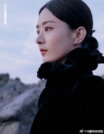 【メール便送料無料】雑誌/ COSMOPOLITAN時尚伊人 2024年8月 中国版　趙麗穎（チャオ・リーイン）：表紙2種類ランダム発送！記事掲載！ コスモポリタン　中国雑誌 CHINA MAGAZIの画像