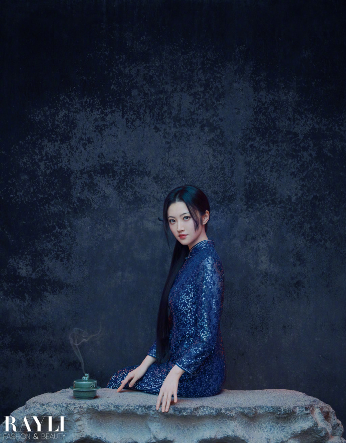 【メール便送料無料】雑誌/ 瑞麗服飾美容雜志 2024年9月 中国版　景甜（ジン・ティエン）：表紙2種類ランダム発送！記事掲載！ Rayli Fashion & Beauty Ray レイ　中国雑誌の画像