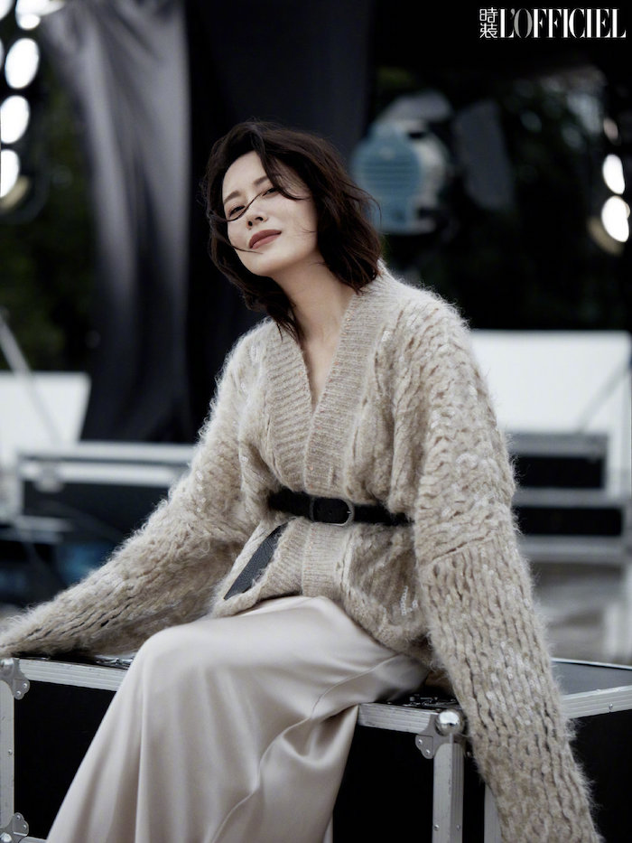 雑誌/ 時裝女士雜志 2022年8月刊 中国版　海清（ハイ・チン）：表紙！記事掲載！ L’OFFICIEL ロフィシェル　中国雑誌の画像