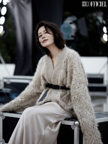 雑誌/ 時裝女士雜志 2022年8月刊 中国版　海清（ハイ・チン）：表紙！記事掲載！ L’OFFICIEL ロフィシェル　中国雑誌の画像