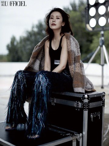 雑誌/ 時裝女士雜志 2022年8月刊 中国版　海清（ハイ・チン）：表紙！記事掲載！ L’OFFICIEL ロフィシェル　中国雑誌の画像