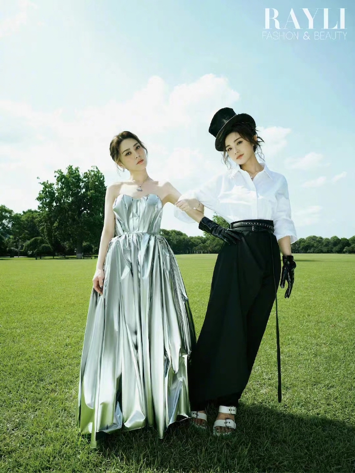 雑誌/ 瑞麗服飾美容雜志 2022年8月 中国版　TWINS（ツインズ）：表紙！記事掲載！ Rayli Fashion & Beauty Ray レイ　中国雑誌の画像