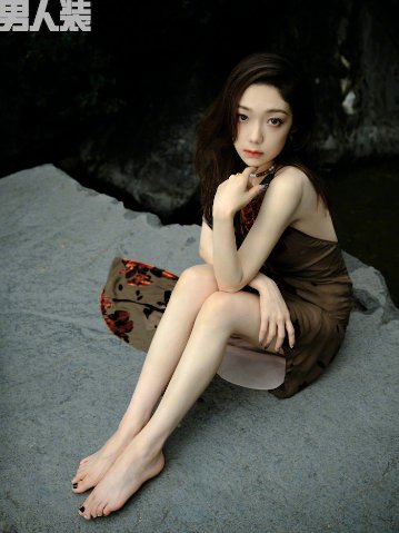 雑誌/ 男人裝 2022年9月第221期 中国版　希林娜依高（Curley G/カーリー・ガオ）：表紙！記事掲載！ FHM　中国雑誌の画像