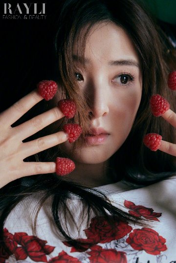 【メール便送料無料】雑誌/ 瑞麗服飾美容雜志 2023年5月 中国版　張含韵（チャン・ハンユン/クリスティ・チャン）：表紙！記事掲載！ Rayli Fashion & Beauty Ray レイ　中国の画像