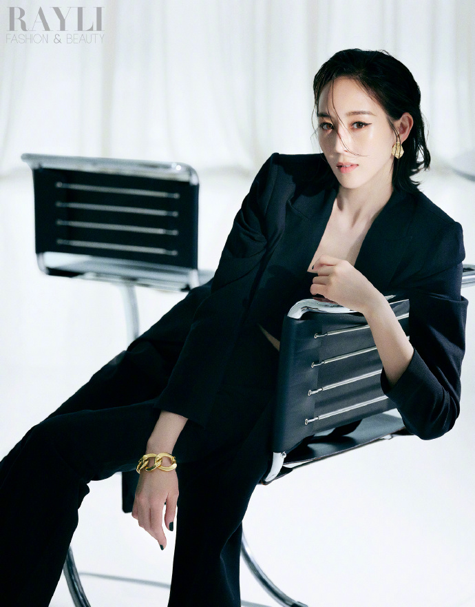 【メール便送料無料】雑誌/ 瑞麗服飾美容雜志 2023年9月 中国版　張鈞甯（チャン・チュンニン）：表紙2種類ランダム発送！記事掲載！ Rayli Fashion & Beauty Ray レイ　中国の画像