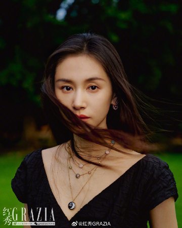 【メール便送料無料】雑誌/ 紅秀Grazia雜志 2023年9月B第627期 中国版　王子文（ワン・ズーウェン）：表紙2種類ランダム発送！記事掲載！ グラッツィア　中国雑誌の画像