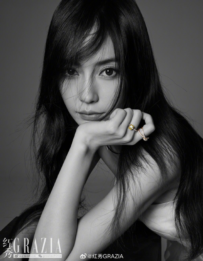 【メール便送料無料】雑誌/ 紅秀Grazia雜志 2023年9月C第628期 中国版　楊穎（Angelababy/アンジェラベイビー）：表紙2種類ランダム発送！記事掲載！ グラッツィア　中国雑誌の画像