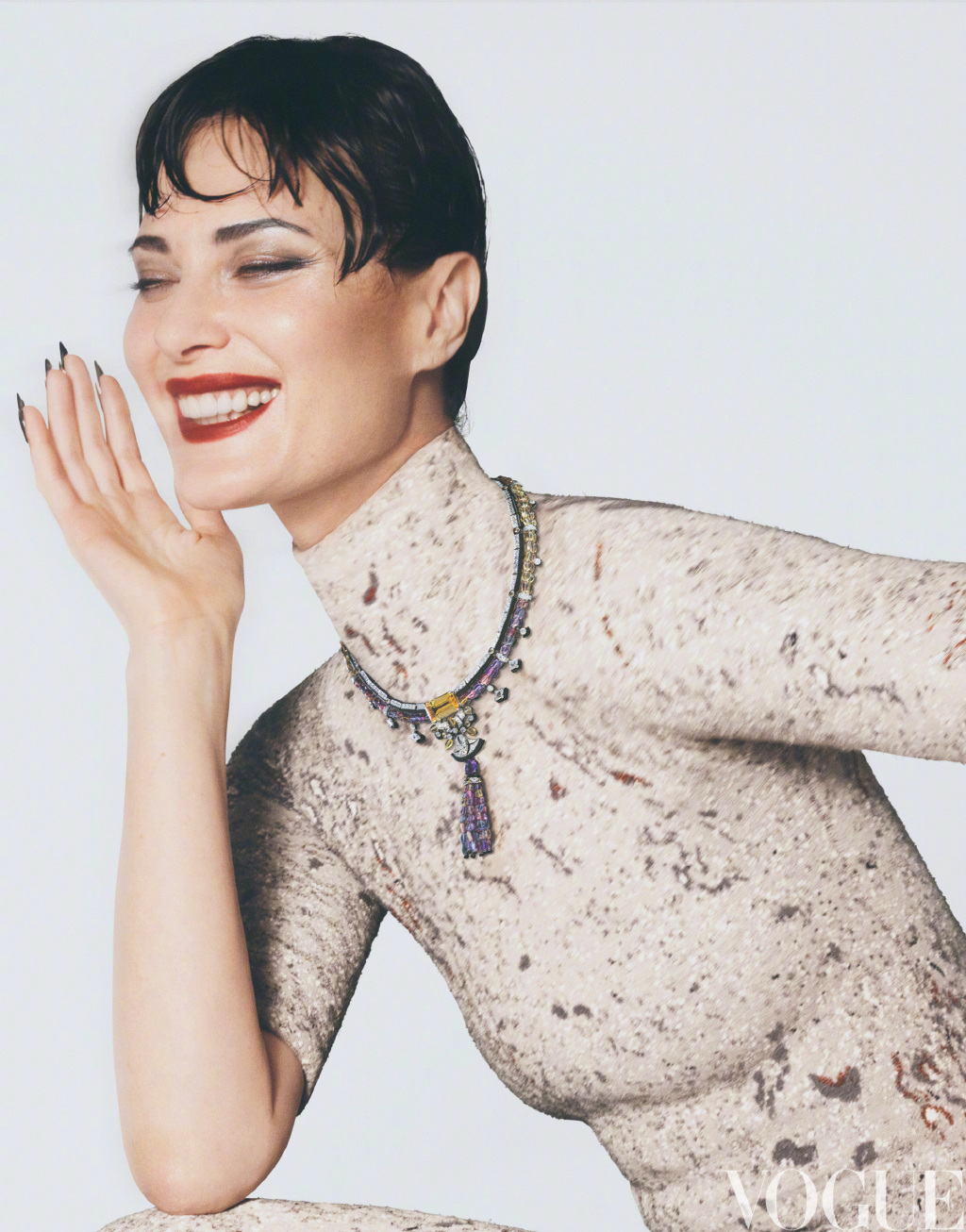 【メール便送料無料】雑誌/ 服飾與美容Vogue 2023年11月刊 中国版　シャローム・ハーロウ（Shalom Harlow）：表紙！記事掲載！ ヴォーグ　中国雑誌の画像