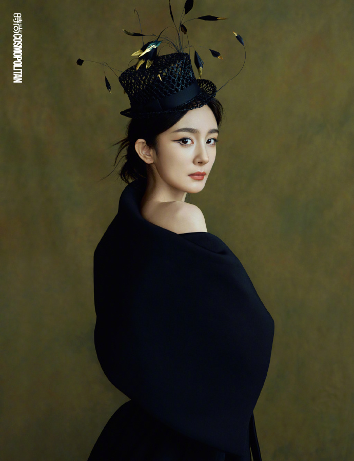 【メール便送料無料】雑誌/ COSMOPOLITAN時尚伊人 2023年12月 中国版　楊冪（ヤン・ミー）：表紙2種類ランダム発送！記事掲載！ コスモポリタン　中国雑誌 CHINA MAGAZINEの画像