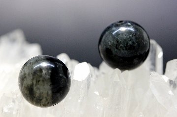 アビス・ブレイカー ヌーマイト 負の連鎖を断ち切る 魔除け・魂解放の太古石 約12.5mm 粒売り 天然石パワーストーン通販 ジュ・オーヴの画像