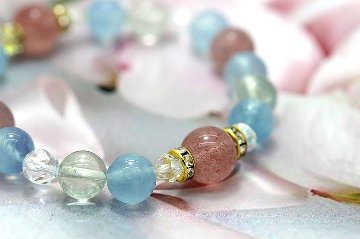  恋愛運アップ 永遠の若さ美しさ 良い人間関係を引き寄せる 細身ブレスレット アクアマリン ストロベリークォーツ グリーンアメジスト 天然石 パワーストーン 通販 ジュ・オーヴの画像
