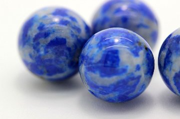 最高の幸せをもたらす 魔除け・災難よけの守護石 スノーフレークラピスラズリ 約12mm 粒売り｜進むべき道を照らす天然石 パワーストーン通販 ジュ・オーヴ（Jeux Aube／ジュオーヴ／ジュオーブ）の画像