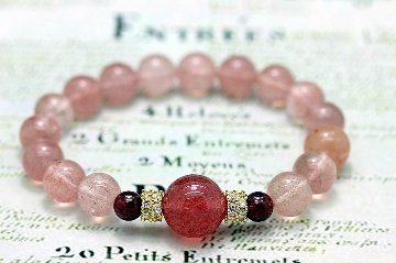 愛と美をまとう ― フェロモンブレスレットⅡ ブラッディムーン×ストロベリークォーツ×ガーネット｜女性の魅力・恋愛成就・モテ運アップ 天然石パワーストーン通販 ジュ・オの画像