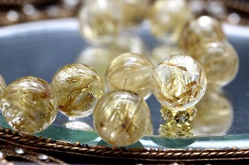 【完売】金運 財運 ギャンブル運 くじ運 勝負運アップ 大玉 キラキラ金針 ゴールドルチルクォーツ 約14.5mm 粒売り｜天然石パワーストーン通販 ジュ・オーヴの画像