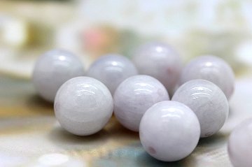 【奇跡を呼ぶ聖なる翡翠】ラベンダー翡翠 約11mm｜平和と癒しを授ける希少ストーン 天然石パワーストーン通販 ジュ・オーヴの画像