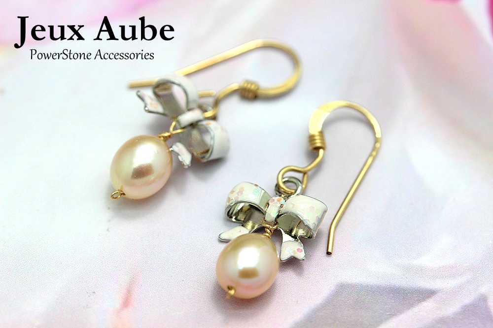 ＜完売＞子宝 子育て 健康 女性のお守り 淡水パール おリボンチャーム ピアス 14KGF 天然石 パワーストーンの画像