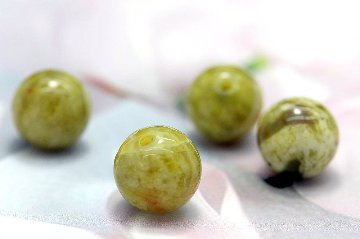 【再生と希望の石】蛇紋石（サーペンティン）粒売り 約12mm  天然石パワーストーン通販 ジュ・オーヴの画像